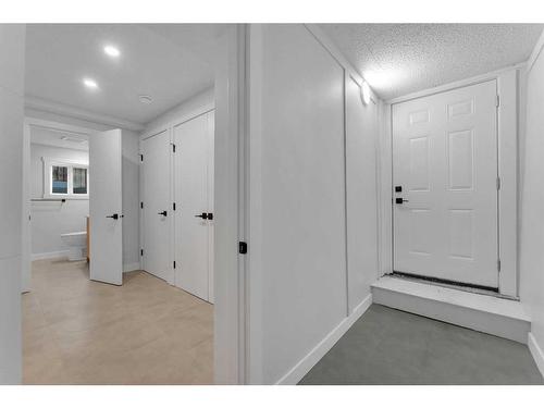 2037 27 Street Se, Calgary, AB - Indoor Photo Showing Other Room