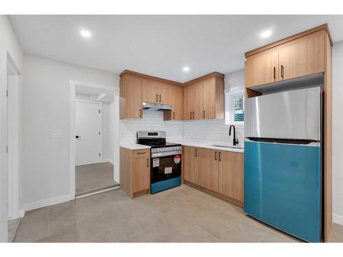 2037 27 Street Se, Calgary, AB - Indoor Photo Showing Kitchen