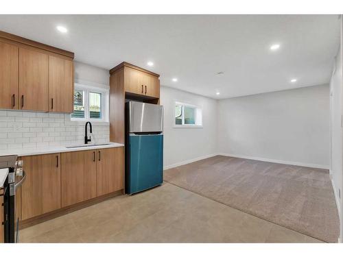 2037 27 Street Se, Calgary, AB - Indoor Photo Showing Kitchen