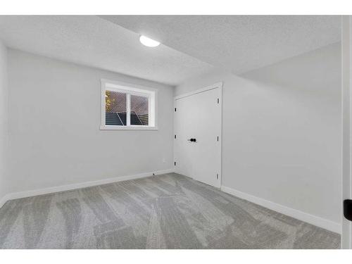 2037 27 Street Se, Calgary, AB - Indoor Photo Showing Other Room