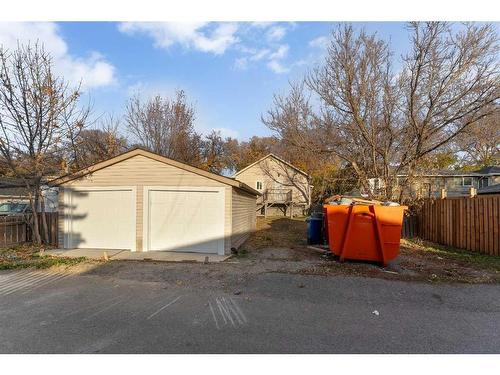 2037 27 Street Se, Calgary, AB - Outdoor