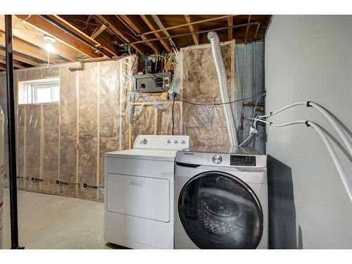 27 Sinclair Crescent Sw, Calgary, AB - Indoor Photo Showing Laundry Room