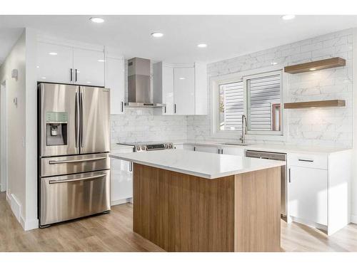 3224 108 Avenue Sw, Calgary, AB - Indoor Photo Showing Kitchen With Upgraded Kitchen