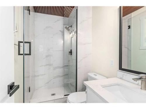 3224 108 Avenue Sw, Calgary, AB - Indoor Photo Showing Bathroom