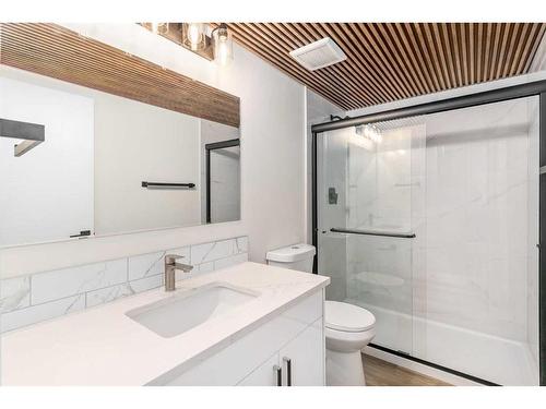 3224 108 Avenue Sw, Calgary, AB - Indoor Photo Showing Bathroom