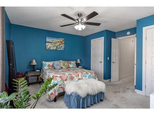 32 Clydesdale Crescent, Cochrane, AB - Indoor Photo Showing Bedroom