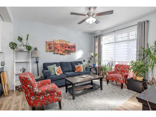 32 Clydesdale Crescent, Cochrane, AB - Indoor Photo Showing Living Room