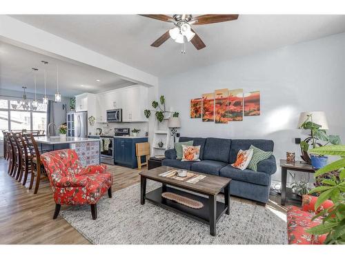 32 Clydesdale Crescent, Cochrane, AB - Indoor Photo Showing Living Room