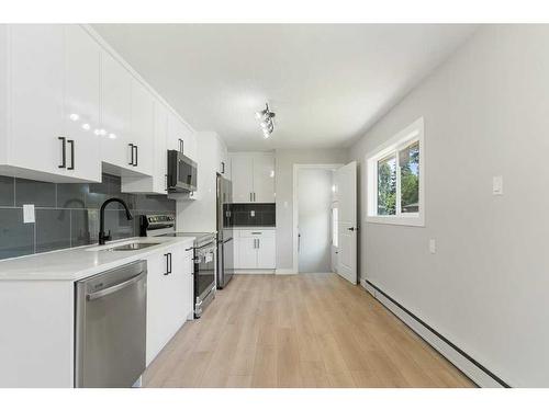 94 Haysboro Crescent Sw, Calgary, AB - Indoor Photo Showing Kitchen