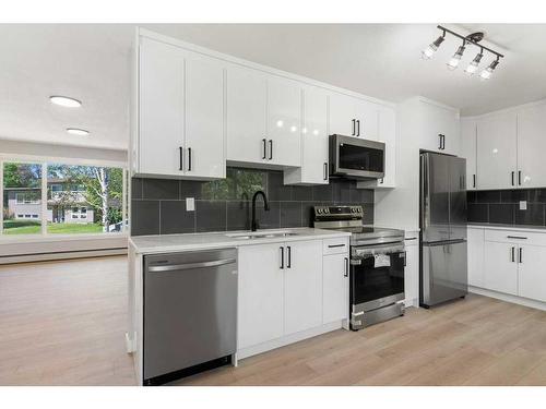 94 Haysboro Crescent Sw, Calgary, AB - Indoor Photo Showing Kitchen With Stainless Steel Kitchen