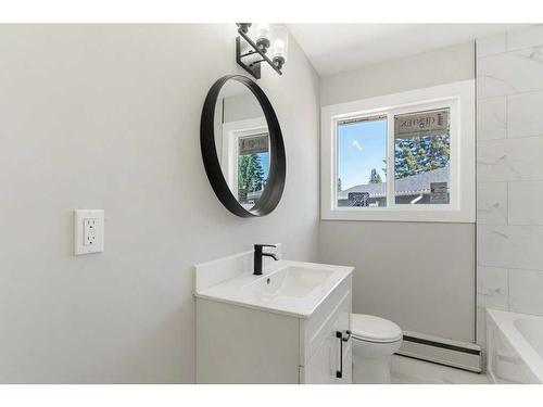 94 Haysboro Crescent Sw, Calgary, AB - Indoor Photo Showing Bathroom