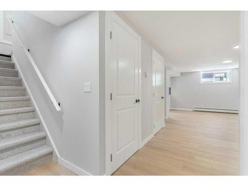 94 Haysboro Crescent Sw, Calgary, AB - Indoor Photo Showing Other Room