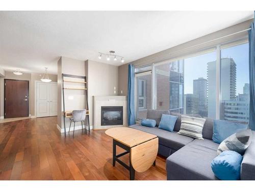 2301-910 5 Avenue Sw, Calgary, AB - Indoor Photo Showing Living Room With Fireplace