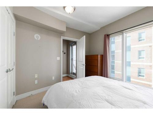 2301-910 5 Avenue Sw, Calgary, AB - Indoor Photo Showing Bedroom