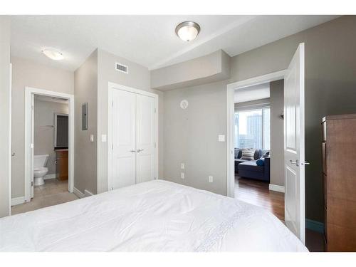 2301-910 5 Avenue Sw, Calgary, AB - Indoor Photo Showing Bedroom