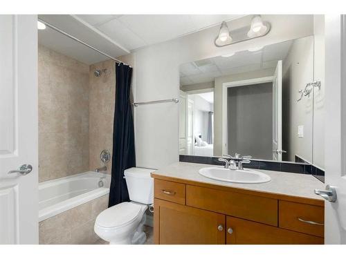 2301-910 5 Avenue Sw, Calgary, AB - Indoor Photo Showing Bathroom