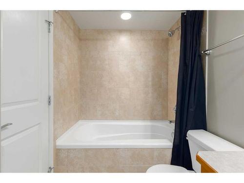 2301-910 5 Avenue Sw, Calgary, AB - Indoor Photo Showing Bathroom