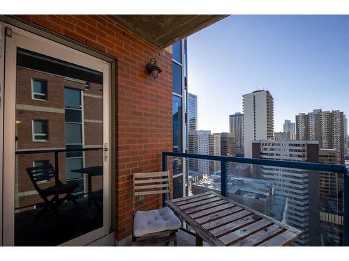 2301-910 5 Avenue Sw, Calgary, AB - Outdoor With Balcony