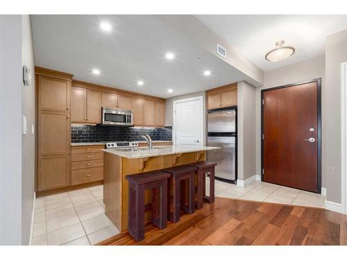 2301-910 5 Avenue Sw, Calgary, AB - Indoor Photo Showing Kitchen