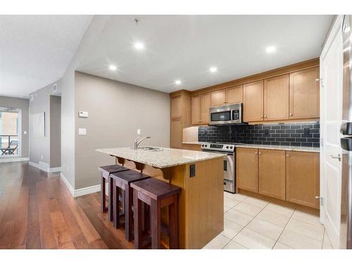 2301-910 5 Avenue Sw, Calgary, AB - Indoor Photo Showing Kitchen