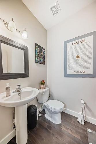 4803 4 Street, Calgary, AB - Indoor Photo Showing Bathroom