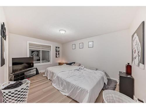 4803 4 Street, Calgary, AB - Indoor Photo Showing Bedroom