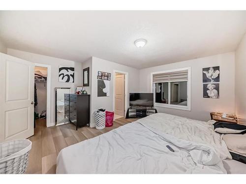 4803 4 Street, Calgary, AB - Indoor Photo Showing Bedroom