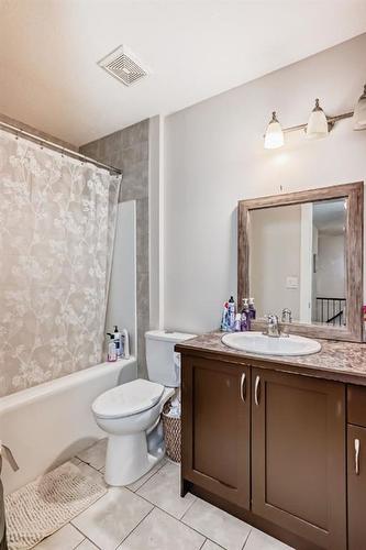 4803 4 Street, Calgary, AB - Indoor Photo Showing Bathroom