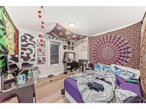 4803 4 Street, Calgary, AB - Indoor Photo Showing Bedroom