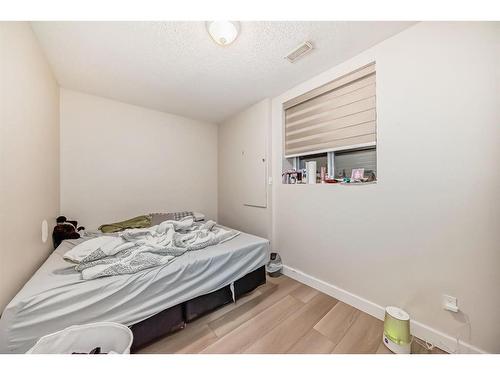 4803 4 Street, Calgary, AB - Indoor Photo Showing Bedroom