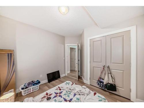 4803 4 Street, Calgary, AB - Indoor Photo Showing Bedroom