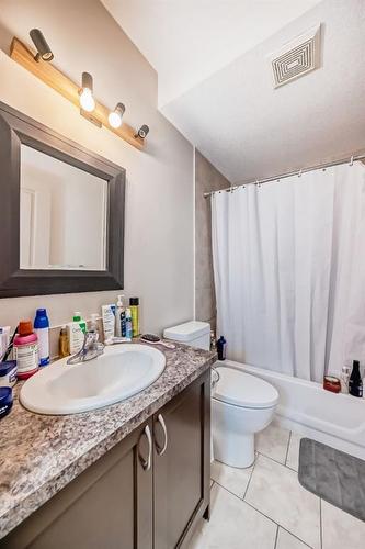 4803 4 Street, Calgary, AB - Indoor Photo Showing Bathroom