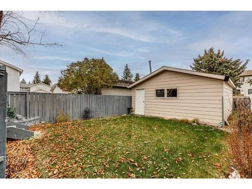 16 Woodmont Green Sw, Calgary, AB - Outdoor