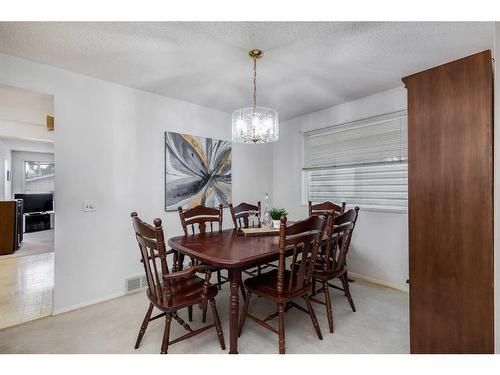 16 Woodmont Green Sw, Calgary, AB - Indoor Photo Showing Dining Room