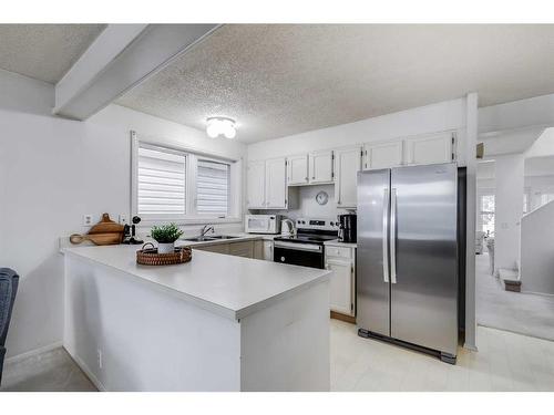 16 Woodmont Green Sw, Calgary, AB - Indoor Photo Showing Kitchen With Stainless Steel Kitchen