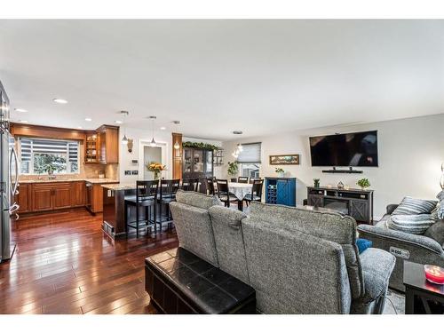 421 Rundleson Place Ne, Calgary, AB - Indoor Photo Showing Living Room