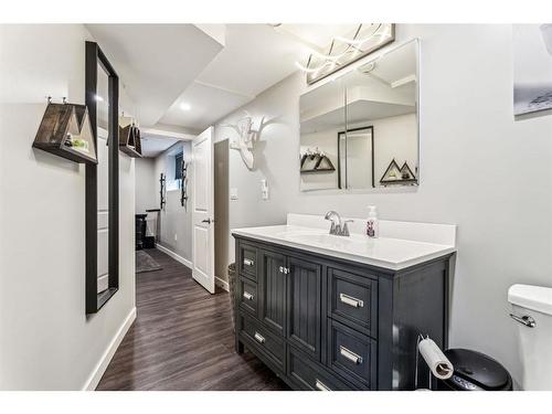 421 Rundleson Place Ne, Calgary, AB - Indoor Photo Showing Bathroom