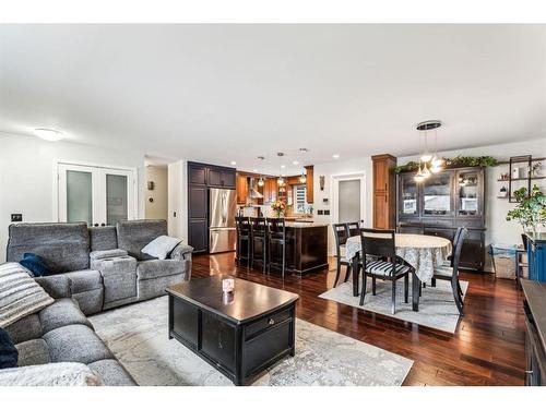 421 Rundleson Place Ne, Calgary, AB - Indoor Photo Showing Living Room