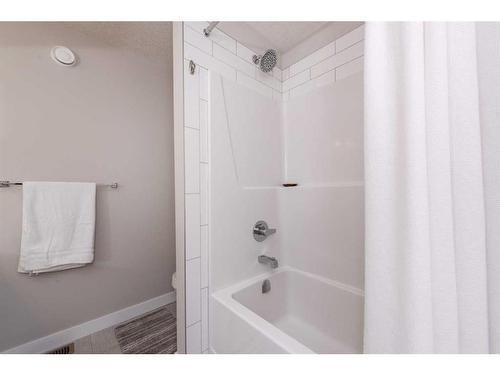 77 Homestead Boulevard Ne, Calgary, AB - Indoor Photo Showing Bathroom