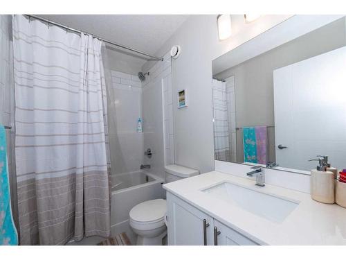 77 Homestead Boulevard Ne, Calgary, AB - Indoor Photo Showing Bathroom