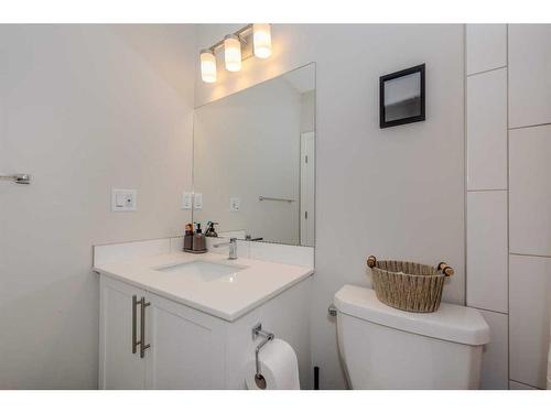 77 Homestead Boulevard Ne, Calgary, AB - Indoor Photo Showing Bathroom