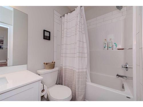 77 Homestead Boulevard Ne, Calgary, AB - Indoor Photo Showing Bathroom