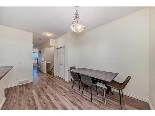 15-43 Springborough Boulevard Sw, Calgary, AB - Indoor Photo Showing Dining Room