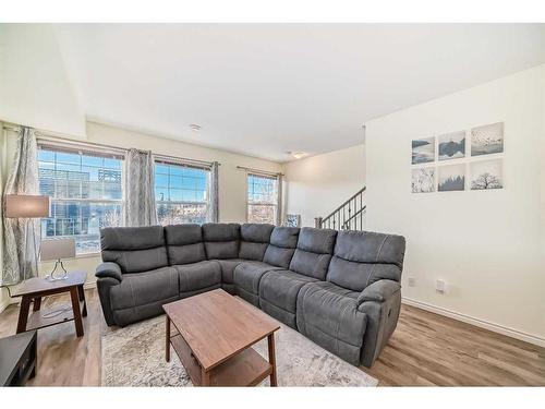 15-43 Springborough Boulevard Sw, Calgary, AB - Indoor Photo Showing Living Room