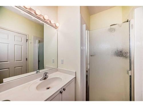 15-43 Springborough Boulevard Sw, Calgary, AB - Indoor Photo Showing Bathroom