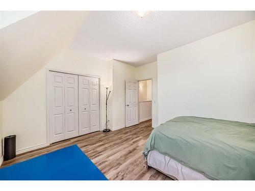 15-43 Springborough Boulevard Sw, Calgary, AB - Indoor Photo Showing Bedroom