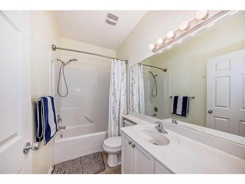 15-43 Springborough Boulevard Sw, Calgary, AB - Indoor Photo Showing Bathroom