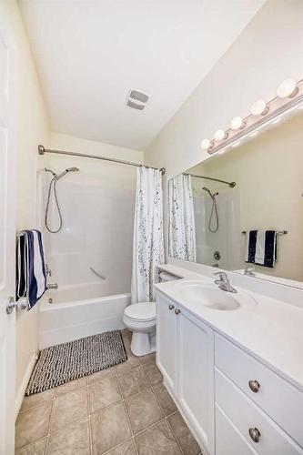 15-43 Springborough Boulevard Sw, Calgary, AB - Indoor Photo Showing Bathroom