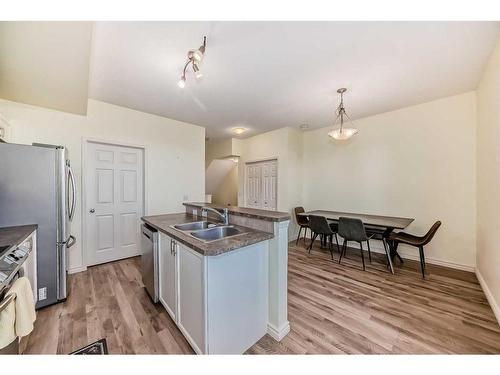 15-43 Springborough Boulevard Sw, Calgary, AB - Indoor Photo Showing Kitchen With Double Sink