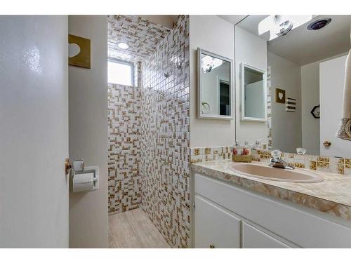 308 Sackville Drive Sw, Calgary, AB - Indoor Photo Showing Bathroom